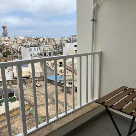 F10 Room 3, Private Room Two Single Beds Shared Bathroom In Shared Flat Msida Exterior foto