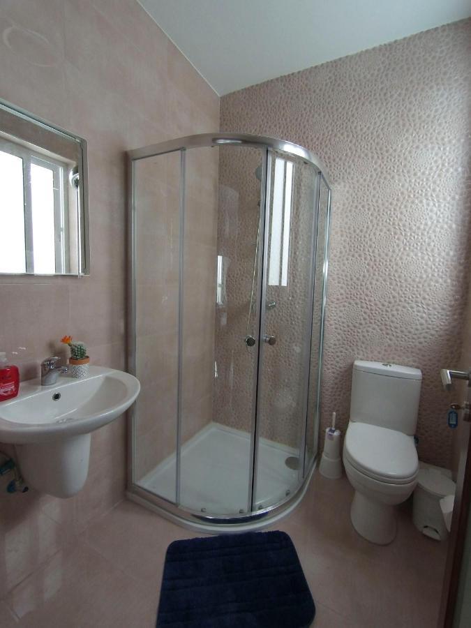 F10 Room 3, Private Room Two Single Beds Shared Bathroom In Shared Flat Msida Exterior foto